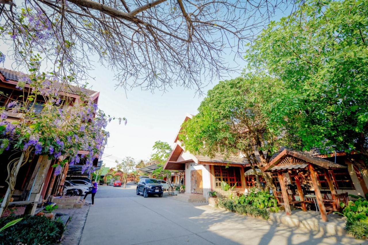 Mrk Resort & Massage Lopburi Exterior photo