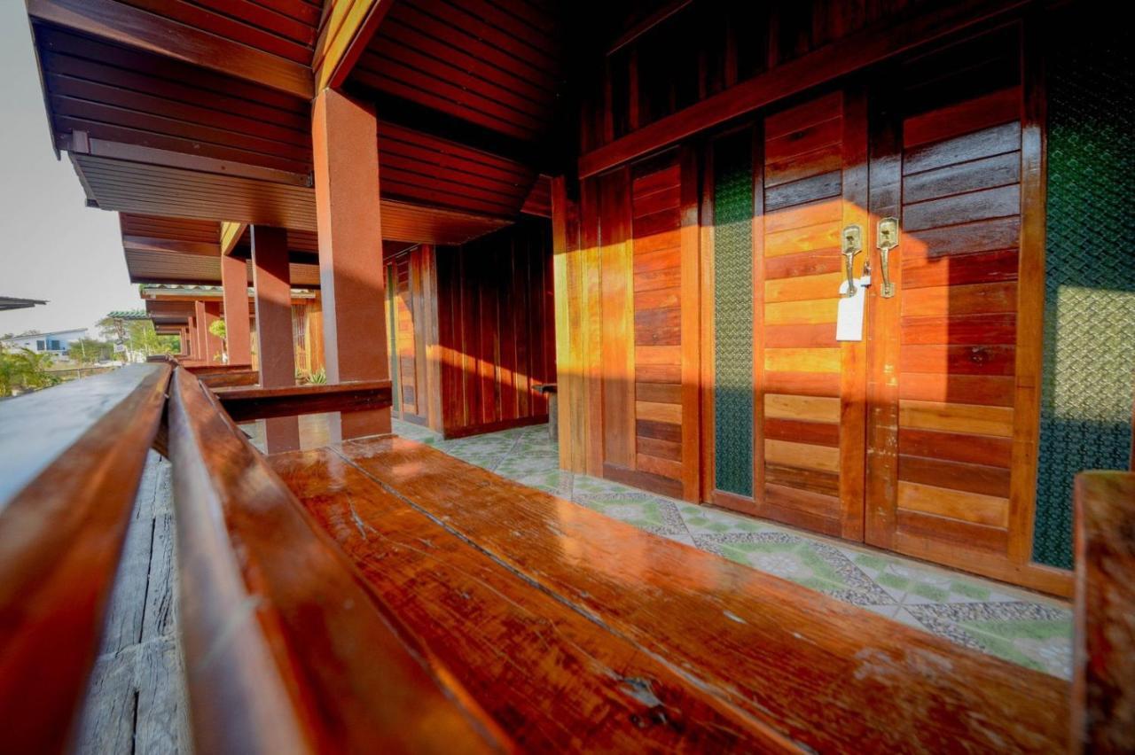 Mrk Resort & Massage Lopburi Exterior photo