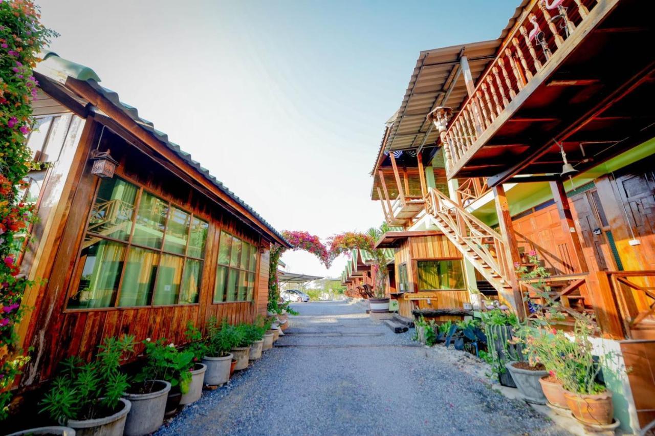 Mrk Resort & Massage Lopburi Exterior photo