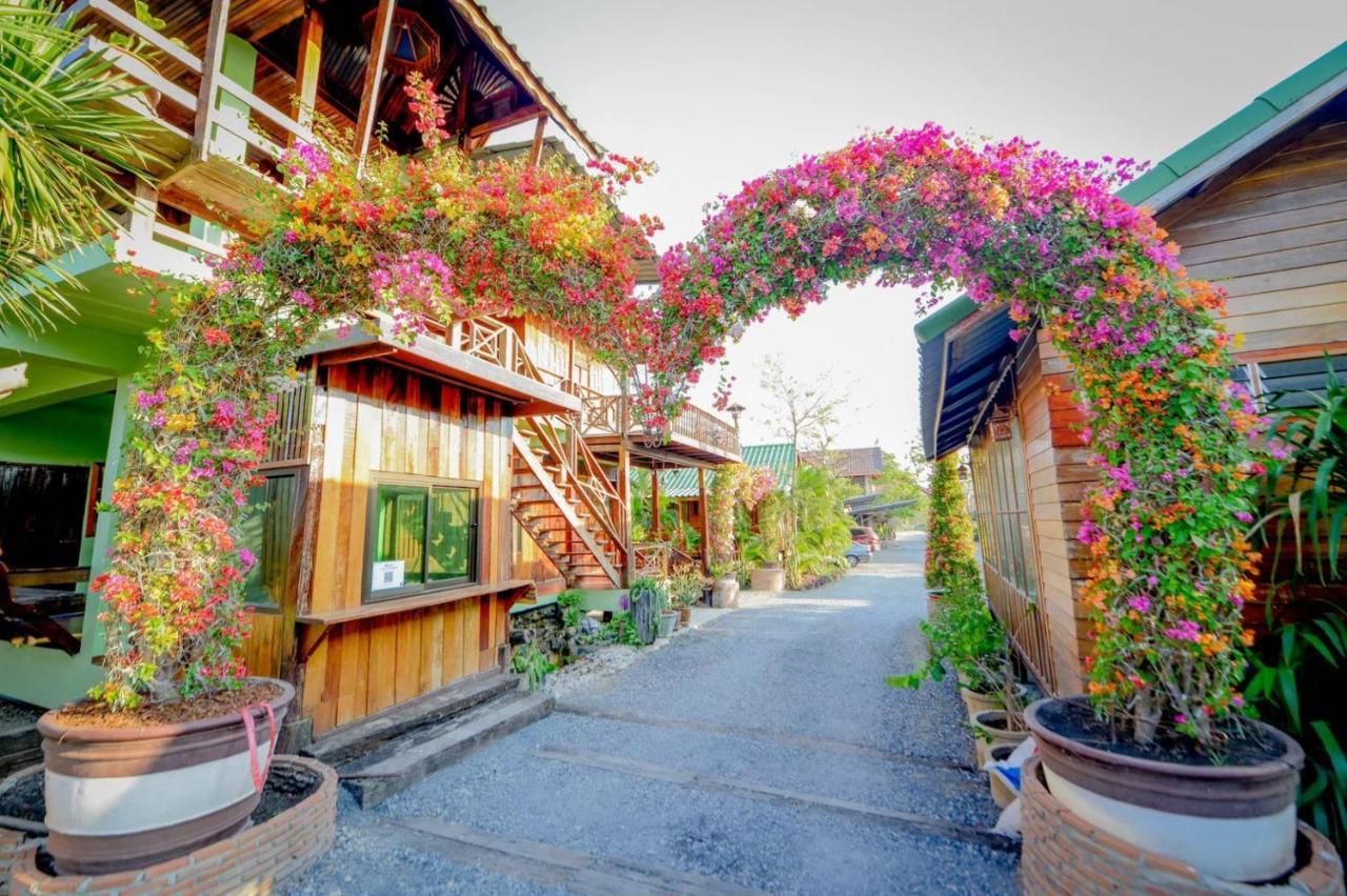 Mrk Resort & Massage Lopburi Exterior photo